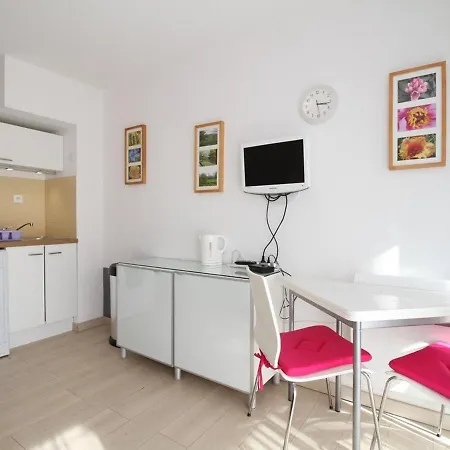 Cosy Avec Terrasse, Clim, Wifi Et Parking, Proche Centre Et - Fr-1-553-197 * Balaruc-les-Bains